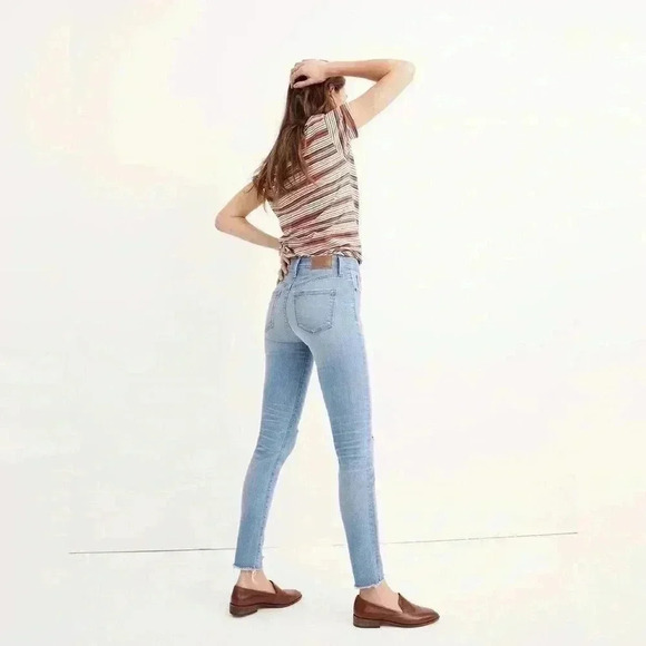 Madewell 9" High-Rise Skinny Jeans in Ontario Wash: Distressed-Hem Edition - Picture 2 of 12